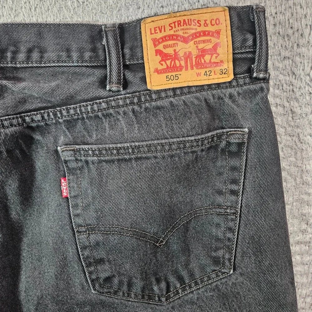 Levi's 505 Jeans Men 42 x 32 Zip Fly‎ Black